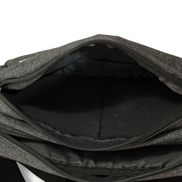 The North Face Fanny Pack Waist Bag Unisex Black Outdoor Travel Hiking Crossbody - Picture 4 of 9